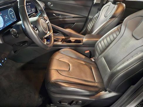 Used 2022 Hyundai Elantra Limited image 17