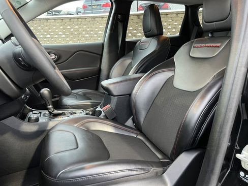 Used 2022 Jeep Cherokee Trailhawk w/ Comfort/Convenience Group image 5