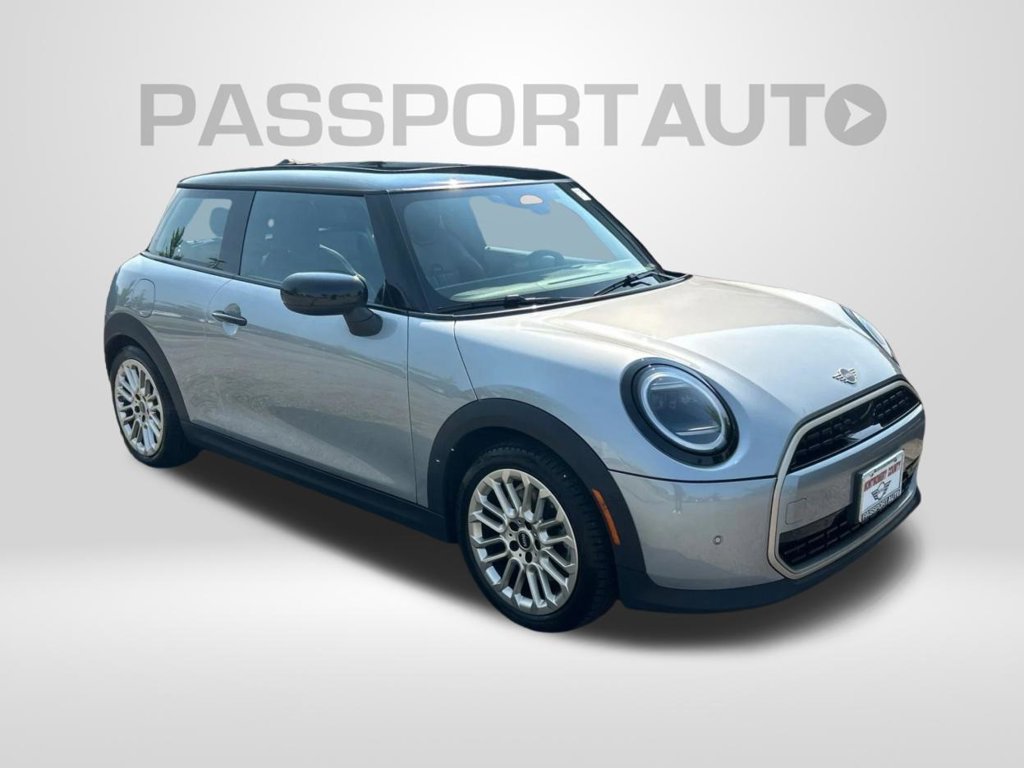 Used 2025 MINI Cooper 2-Door Hardtop FWD image 3