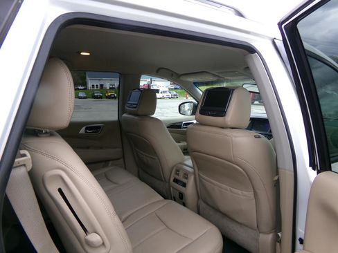 Used 2015 Nissan Pathfinder SL w/ SL Tech Package AWD/4WD image 22