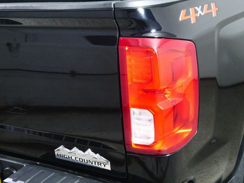Used 2018 Chevrolet Silverado 1500 High Country image 17