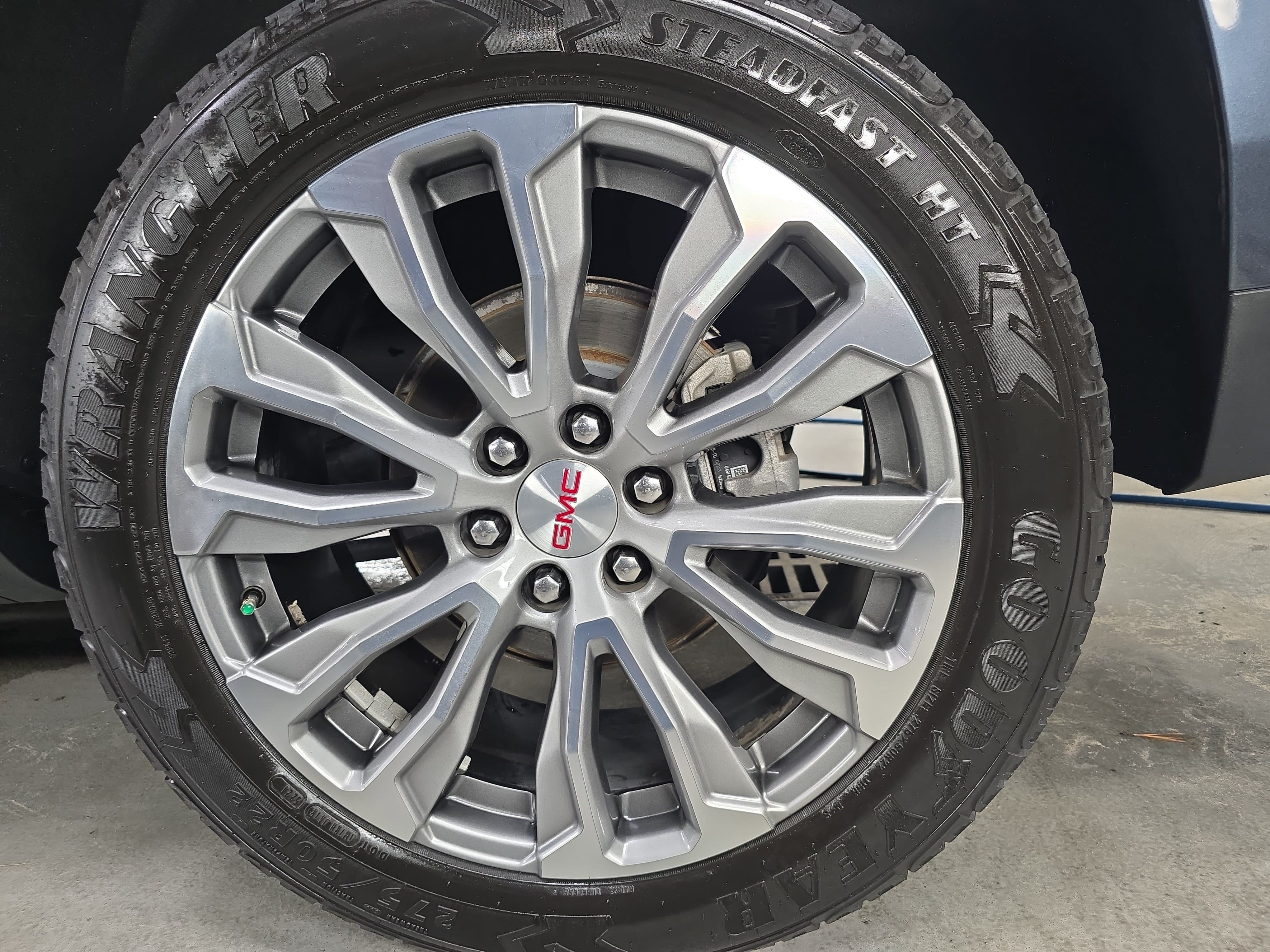 Used 2021 GMC Yukon Denali w/ Denali Premium Package RWD image 34