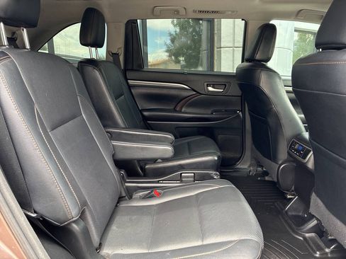 Used 2017 Toyota Highlander Limited w/ Carpet Mat Package AWD/4WD image 12