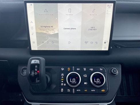 Certified 2025 Land Rover Defender 110 X-Dynamic SE AWD/4WD image 19