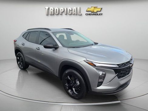 New 2026 Chevrolet Trax LT w/ Midnight Edition FWD image 7