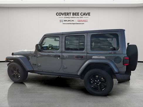 Used 2020 Jeep Wrangler Unlimited Sahara image 6