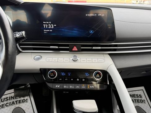 Used 2023 Hyundai Elantra Limited image 21