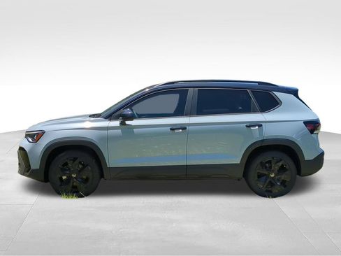 New 2026 Volkswagen Taos SE FWD image 5