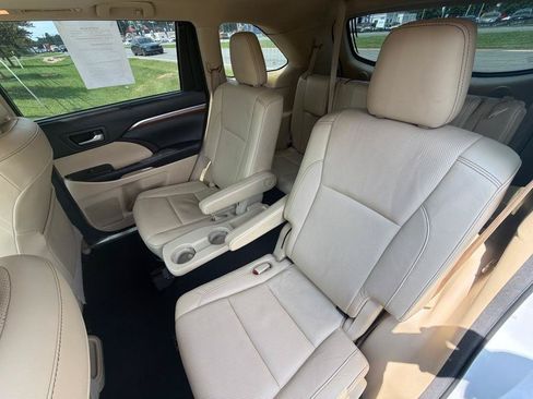 Used 2018 Toyota Highlander Limited FWD image 24