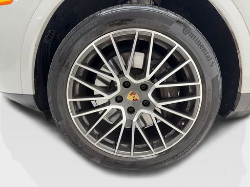 Used 2023 Porsche Cayenne AWD/4WD image 46