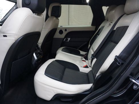 Used 2019 Land Rover Range Rover Sport HST image 27