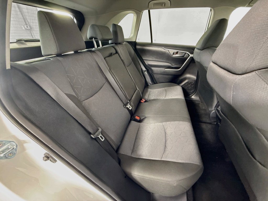 Used 2025 Toyota RAV4 XLE FWD image 25