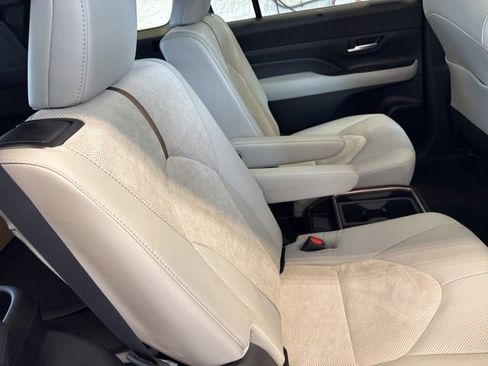 New 2026 Toyota Grand Highlander AWD Hybrid image 7