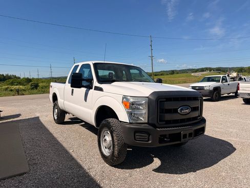 Used 2015 Ford F250 XL w/ FX4 Off-Road Package AWD/4WD image 4