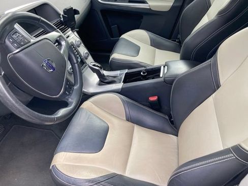 Used 2017 Volvo XC60 T5 Dynamic w/ Preferred Option Package FWD image 4