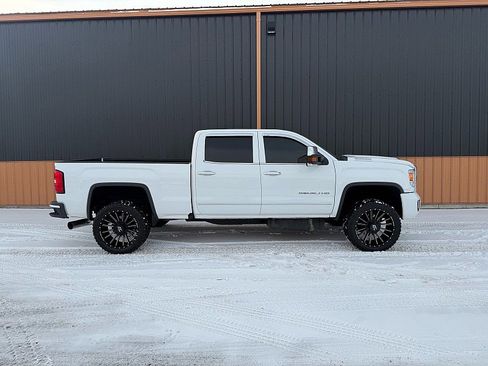 Used 2017 GMC Sierra 3500 Denali image 4