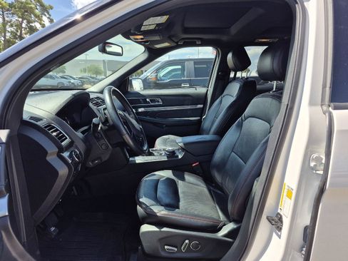 Used 2017 Ford Explorer Sport w/ Equipment Group 401A AWD/4WD image 2