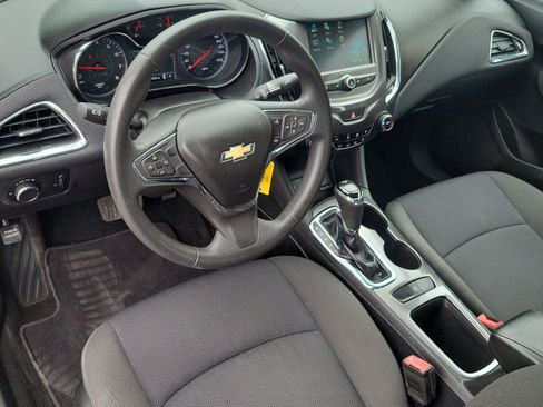 Used 2017 Chevrolet Cruze LT FWD image 17