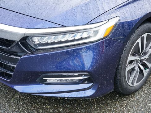 Used 2020 Honda Accord Touring image 11