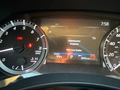 Used 2025 Toyota Highlander XLE FWD image 10
