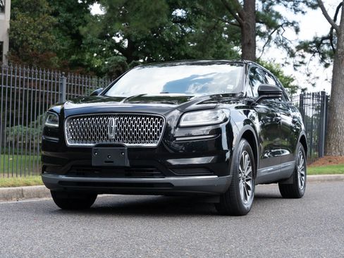 Used 2021 Lincoln Nautilus Reserve FWD image 2