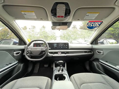 Used 2025 Kia K4 FWD image 28