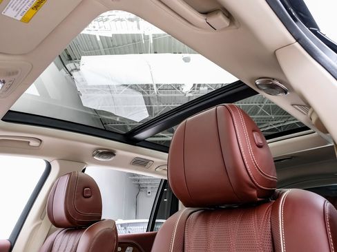 Used 2024 Mercedes-Benz Maybach GLS 600 4MATIC image 7