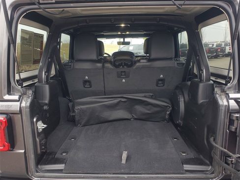 Used 2022 Jeep Wrangler Unlimited Sahara image 8