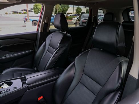 Used 2024 Nissan Rogue SV w/ SV Premium Package FWD image 15
