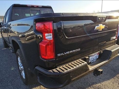 Used 2022 Chevrolet Silverado 2500 High Country w/ Z71 Off-Road Package AWD/4WD image 5