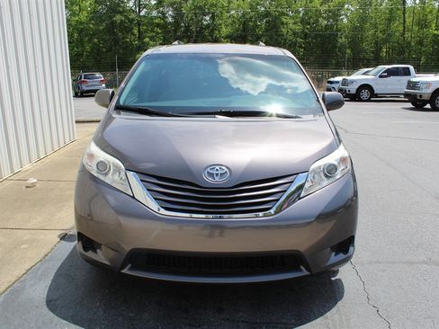 Used 2015 Toyota Sienna LE image 12