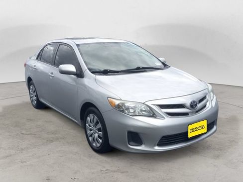 Used 2012 Toyota Corolla LE FWD image 3