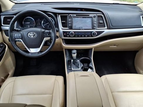Used 2014 Toyota Highlander XLE AWD/4WD image 14