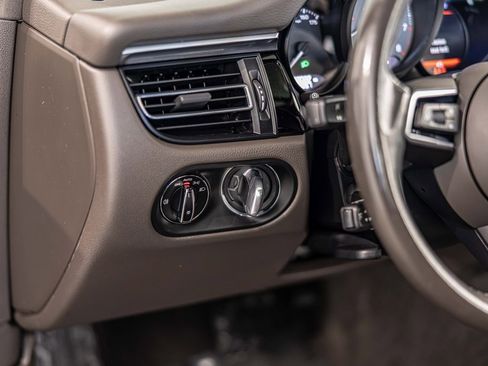 Used 2022 Porsche Macan S image 20