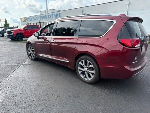 Used 2019 Chrysler Pacifica Limited w/ Tire & Wheel Group FWD image 19