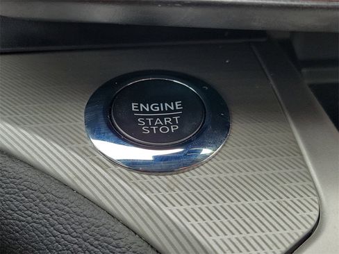 Used 2022 Ford Explorer XLT w/ Equipment Group 202A image 25