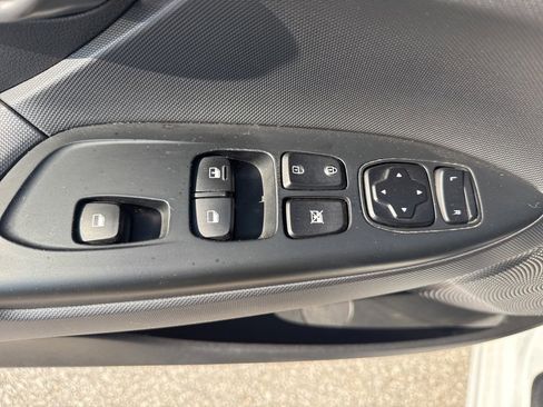 Used 2020 Hyundai Veloster 2.0 image 21