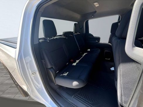 Used 2022 Chevrolet Silverado 1500 LT AWD/4WD image 27
