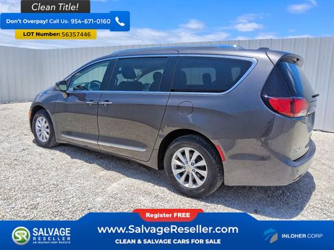 Used 2018 Chrysler Pacifica Touring-L FWD image 3