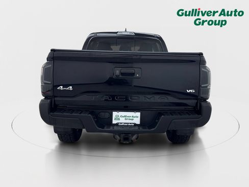 Used 2018 Toyota Tacoma SR5 AWD/4WD image 7