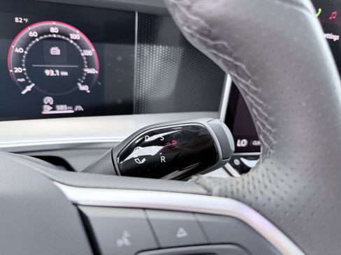 New 2026 Volkswagen Tiguan SE R-Line AWD/4WD image 19