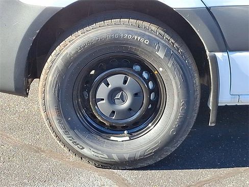 Used 2025 Mercedes-Benz Sprinter 2500 image 8