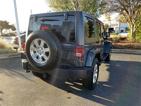 Used 2017 Jeep Wrangler Unlimited Sahara w/ Connectivity Group image 8