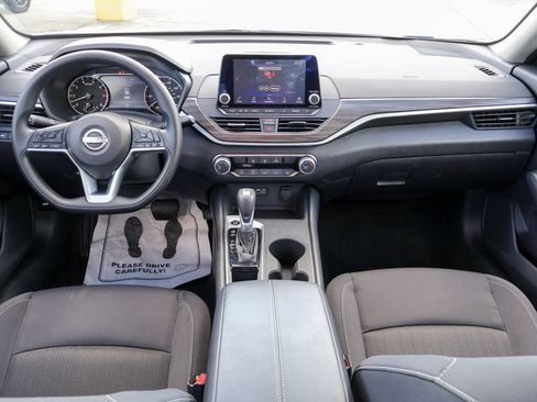 Used 2025 Nissan Altima 2.5 SV FWD image 6