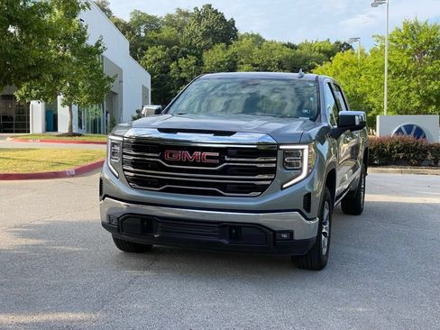 Used 2025 GMC Sierra 1500 SLT AWD/4WD image 3