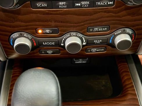 Used 2020 Nissan Pathfinder Platinum AWD/4WD image 17