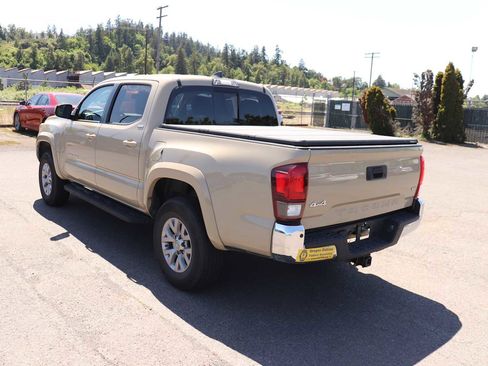 Used 2019 Toyota Tacoma SR5 AWD/4WD image 7