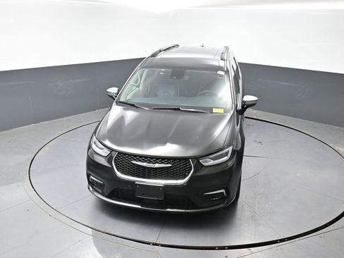 Used 2023 Chrysler Pacifica Limited image 18