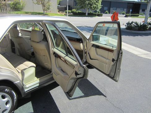 Used 1995 Mercedes-Benz E 320 Sedan image 23