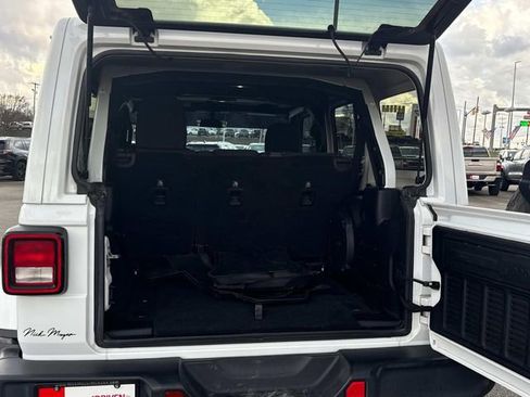 Used 2018 Jeep Wrangler Unlimited Sahara w/ Uconnect 4C Nav & Sound Group image 13